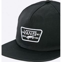 Vans - Czapka. Czarne czapki męskie Vans, bez wzorów, z nylonu. W wyprzedaży za 59.90 zł.