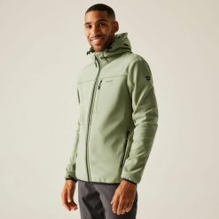 Kurtka męska softshell przeciwdeszczowy Ossek. Zielone kurtki softshell męskie Regatta, m, bez wzorów, z materiału, bez kaptura, trekkingowe. W wyprzedaży za 249.99 zł.