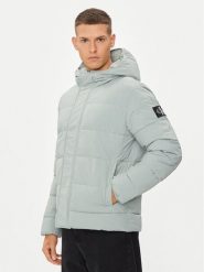 Calvin Klein Jeans Kurtka zimowa Essential J30J325594 Zielony Regular Fit. Zielone kurtki męskie Calvin Klein Jeans, na zimę, l, bez wzorów, z jeansu, bez ramiączek, bez kaptura. Za 659.99 zł.