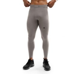 Męskie legginsy treningowe Fitness Siroko Tenaz. Szare bielizna termoaktywna męska SIROKO, m, bez wzorów, z materiału, bez ramiączek, na fitness i siłownię. W wyprzedaży za 127.00 zł.
