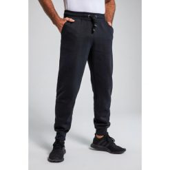 Męskie Spodnie dresowe ściągane sznurkiem nowoczesny krój do roz. 8XL. Czarne spodnie dresowe męskie JAY-PI, bez wzorów, z bawełny, długie. Za 239.99 zł.