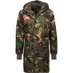 Maharishi CAMO HOOD INSPECTOR FISHTAIL Parka camo. Płaszcze męskie marki Maharishi. W wyprzedaży za 1,085.40 zł.