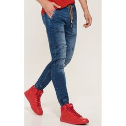 Denimowe joggery z przeszyciami - Niebieski. Niebieskie jeansy męskie House, z jeansu. Za 139.99 zł.
