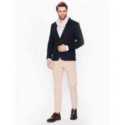 Szal Guess. Brązowe szaliki męskie Guess, z aplikacjami. Za 269.99 zł.