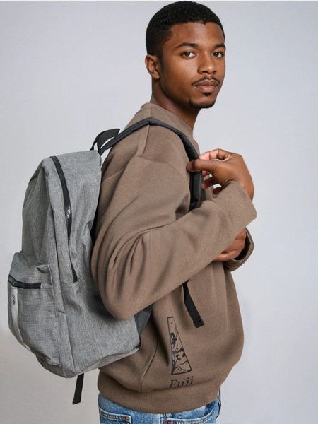 Plecak z odblaskowymi elementami - szary. Szare plecaki męskie Sinsay, bez wzorów. Za 29.99 zł.