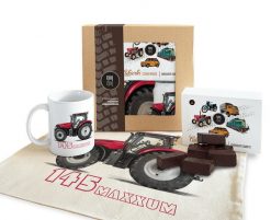 Case — paczka (Zawartość paczki: koszulka, torba, kubek, słodycze; Rozmiar koszulki / bluzy: 3XL (męska); Kolor koszulki / bluzy: biały; Rodzaj nadruk. Białe bluzy nierozpinane męskie nikiniki, l, bez wzorów, z bawełny, biznesowe, bez ramiączek, bez kaptura. Za 169.00 zł.