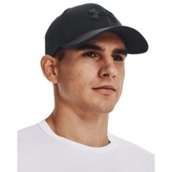 Czapka z daszkiem męska UNDER ARMOUR MEN'S UA BLITZING. Czarne czapki męskie Under Armour, bez wzorów, biznesowe. Za 129.00 zł.