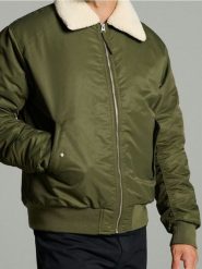 Kurtka bomberka z kołnierzykiem - khaki. Brązowe kurtki męskie Sinsay, l, bez wzorów, bez ramiączek, bez kaptura. Za 139.99 zł.