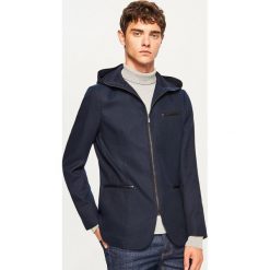 Marynarka z kapturem slim fit - Granatowy. Niebieskie marynarki męskie Reserved. W wyprzedaży za 179.99 zł.