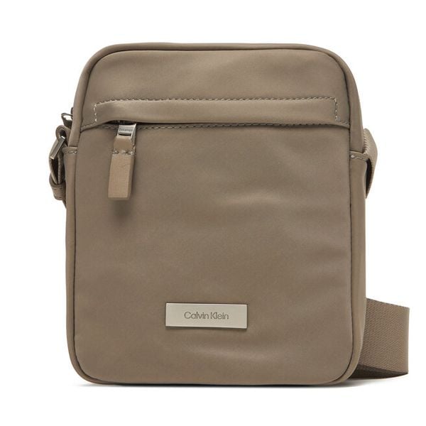 Saszetka Calvin Klein. Brązowe saszetki męskie Calvin Klein, bez wzorów, małe. Za 199.99 zł.