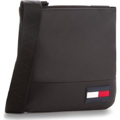 Saszetka TOMMY HILFIGER - Escape Mini Crossover AM0AM03420 002. Saszetki męskie Tommy Hilfiger. W wyprzedaży za 199.00 zł.