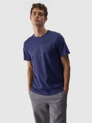 4F T-shirt regular z nadrukiem męski - granatowy S. Niebieskie t-shirty męskie 4f, m, bez wzorów, z bawełny, bez kołnierzyka, bez ramiączek. W wyprzedaży za 39.99 zł.