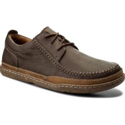 Półbuty CLARKS - Trapell Apron 261286807 Dark Brown Leather. Codzienne półbuty męskie Clarks. W wyprzedaży za 259.00 zł.
