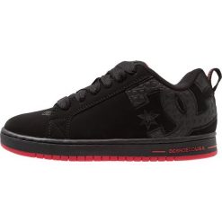 DC Shoes COURT GRAFFIK SE SHOE Obuwie deskorolkowe black/red. Buty sportowe na co dzień męskie marki DC Shoes. Za 399.00 zł.
