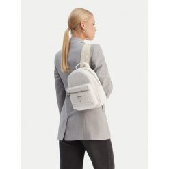 Plecak Guess. Białe plecaki męskie Guess, z aplikacjami. Za 337.99 zł.
