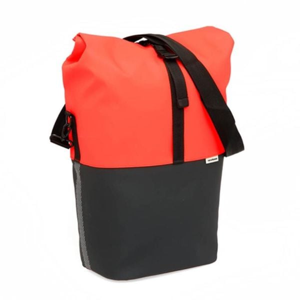 Torba na ramię Nyborg Single. Czarne torby męskie na ramię NEW LOOXS, bez wzorów, z poliesteru, sportowe, na ramię. Za 309.00 zł.