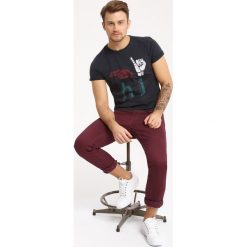 T-SHIRT KRÓTKI RĘKAW MĘSKI. T-shirty męskie TOP SECRET. W wyprzedaży za 19.99 zł.
