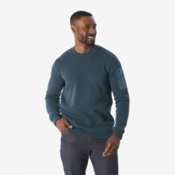Sweter turystyczny męski Quechua NH100. Niebieskie swetry męskie QUECHUA, bez wzorów, z bawełny, sportowe, bez kołnierzyka, bez ramiączek. Za 89.99 zł.