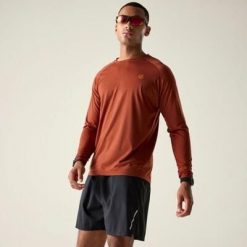 Męska koszulka z długim rękawem Agile do wędrówek. Brązowe koszulki męskie z długim rękawem Dare 2B, m, bez wzorów, z lyocellu, sportowe, bez kołnierzyka, bez ramiączek. Za 199.99 zł.