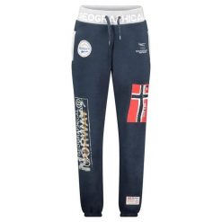 Spodnie dresowe Geographical Norway MYER NAVY DB MEN 317 granatowy męska. Niebieskie długie spodnie sportowe męskie Geographical Norway, na lato, bez wzorów, z dresówki, trekkingowe. Za 149.00 zł.
