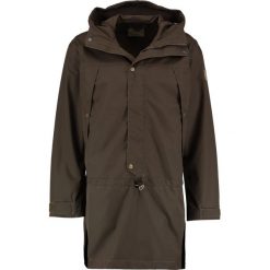 Sasta KAIRA Parka dark olive. Parki męskie Sasta. W wyprzedaży za 664.95 zł.