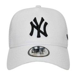 Męska Czapka Z Daszkiem Essential New York Yankees Trucker Cap. Białe czapki męskie New Era, bez wzorów, sportowe. Za 185.99 zł.