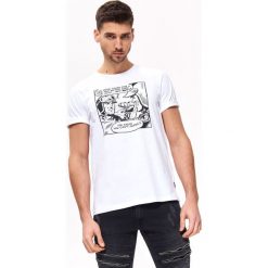 T-SHIRT Z NADRUKIEM. T-shirty męskie TOP SECRET. W wyprzedaży za 24.99 zł.