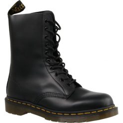 Dr. Martens 1490 10092001. Czarne buty trekkingowe męskie Dr. Martens, z materiału. W wyprzedaży za 599.99 zł.