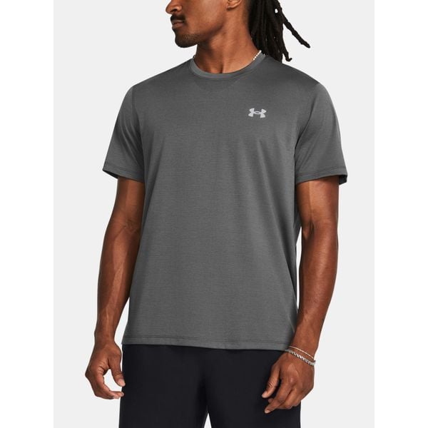 Koszulka do biegania męska Under Armour UA Launch. Szare buty do biegania męskie Under Armour, bez wzorów, bez zapięcia, do biegania. Za 139.99 zł.