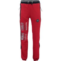 Spodnie dresowe "Mindwiller" w kolorze czerwonym. Czerwone spodnie dresowe męskie marki Geographical Norway, z aplikacjami, z dresówki. W wyprzedaży za 117.95 zł.