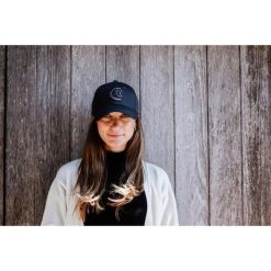 Czapka z daszkiem Kentucky. Niebieskie czapki męskie KENTUCKY HORSEWEAR, bez wzorów, sportowe. Za 206.50 zł.