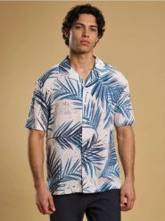 Wiskozowa koszula z letnim motywem - niebieski. Niebieskie koszule męskie Sinsay, na lato, l, bez wzorów, z wiskozy, bez kołnierzyka, bez ramiączek. Za 39.99 zł.