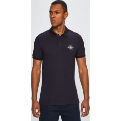 Calvin Klein Jeans - Polo. Niebieskie koszulki polo męskie Calvin Klein Jeans, l, bez wzorów, z bawełny, bez kołnierzyka, bez ramiączek. W wyprzedaży za 239.90 zł.