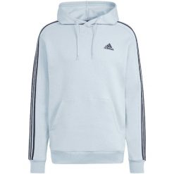 Bluza męska adidas Essentials Fleece 3-Stripes Hoodie. Niebieskie bluzy z polaru męskie ADIDAS, m, bez wzorów, z materiału, sportowe, bez ramiączek, z kapturem. Za 222.00 zł.