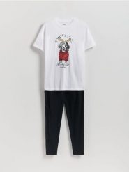 Dwuczęściowa piżama ze świątecznym motywem - biały. Białe piżamy męskie Reserved, l, bez wzorów, z bawełny, bez kołnierzyka, bez ramiączek. Za 139.99 zł.