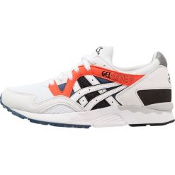 Asics Tiger GELLYTE V Sneakersy niskie white. Białe buty sportowe na co dzień męskie Asics Tiger, z materiału. W wyprzedaży za 407.20 zł.