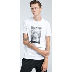 T-shirt męski TSM021 - biały. T-shirty męskie marki 4f. W wyprzedaży za 34.99 zł.