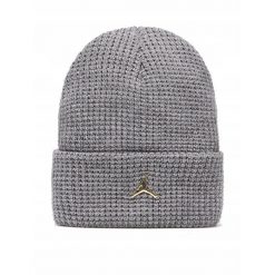 Czapka zimowa ciepła unisex NIKE. Szare czapki męskie Jordan, na zimę, bez wzorów, sportowe. Za 136.40 zł.