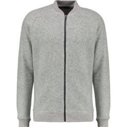 Suit ISAAC Kardigan extra light grey melange. Szare kardigany męskie Suit, z materiału. W wyprzedaży za 382.85 zł.