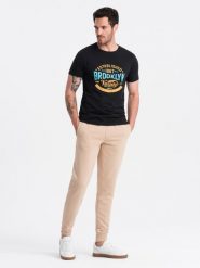 Męskie bawełniane spodnie joggery dresowe BASIC – beżowe V6 - Rozmiar: L. Brązowe długie spodnie sportowe męskie Ombre Clothing, bez wzorów, z bawełny. W wyprzedaży za 149.99 zł.