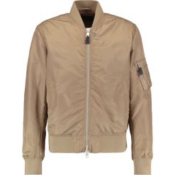 AllSaints MYRTLE Kurtka Bomber dusty khaki green. Kurtki męskie marki AllSaints. W wyprzedaży za 479.60 zł.