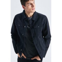 Kurtka o klasycznym kroju - Czarny. Kurtki męskie marki Cropp. Za 119.99 zł.