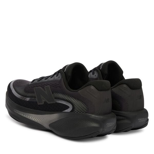 Buty do biegania New Balance. Czarne buty do biegania męskie New Balance, bez wzorów, bez zapięcia, do biegania. Za 649.99 zł.