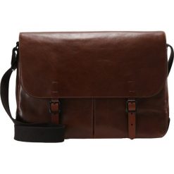 Fossil BUCKNER Torba na ramię cognac. Torby na laptopa męskie marki Fossil. W wyprzedaży za 911.20 zł.