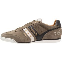 Pantofola d`Oro VASTO Sneakersy niskie olive. Zielone buty sportowe na co dzień męskie Pantofola d`Oro, z materiału. Za 459.00 zł.