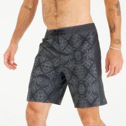 Spodenki surfingowe męskie Olaian 500 19" Arch Scarabia. Czarne szorty męskie OLAIAN, z aplikacjami, z elastanu, sportowe. W wyprzedaży za 79.99 zł.