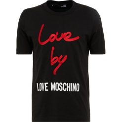 Love Moschino Tshirt z nadrukiem black. T-shirty męskie marki Love Moschino. Za 449.00 zł.