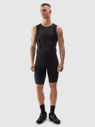 4F Spodenki rowerowe z szelkami męskie - czarne S. Czarne szorty sportowe męskie 4f, bez wzorów, z dzianiny, sportowe, z podwyższonym stanem. W wyprzedaży za 139.99 zł.