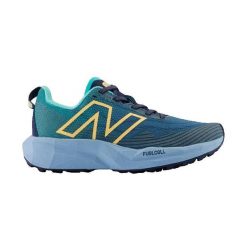 Buty New Balance FuelCell Venym niebieskie. Niebieskie buty do biegania męskie New Balance, bez wzorów, z gumy, bez zapięcia, do biegania. W wyprzedaży za 556.65 zł.