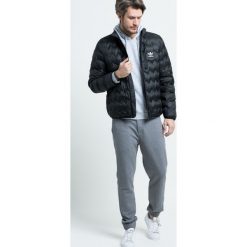 Review - Bluza. Czarne bluzy nierozpinane męskie Review, l, bez wzorów, z bawełny, bez ramiączek, z kapturem. W wyprzedaży za 79.90 zł.